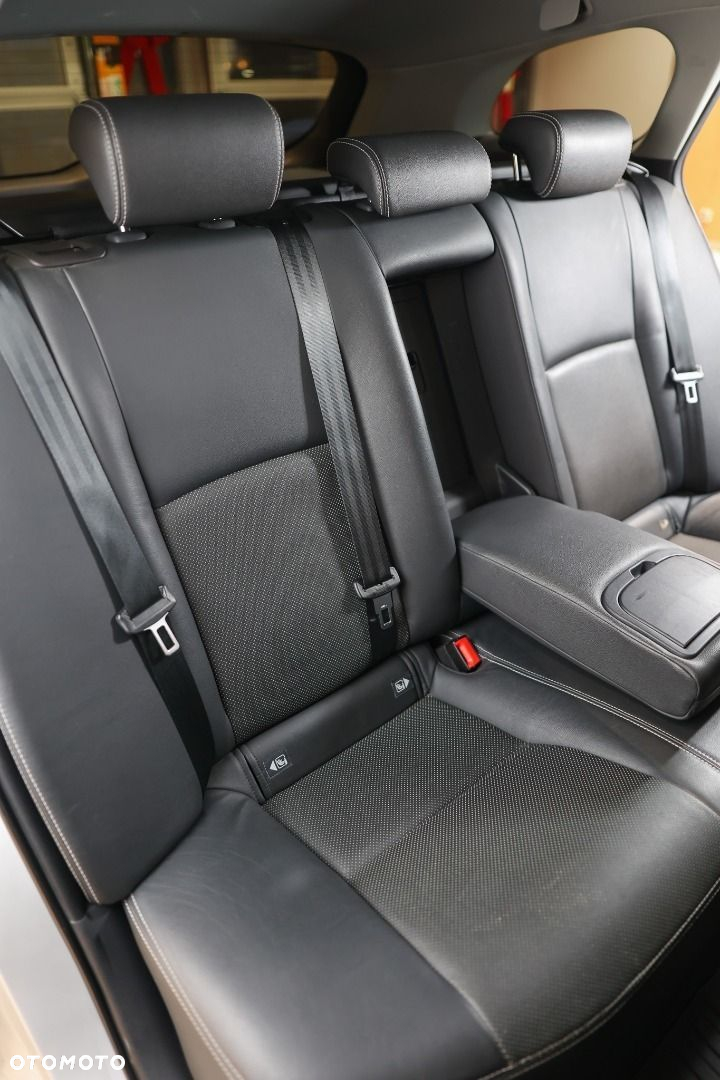 Toyota Avensis - 17