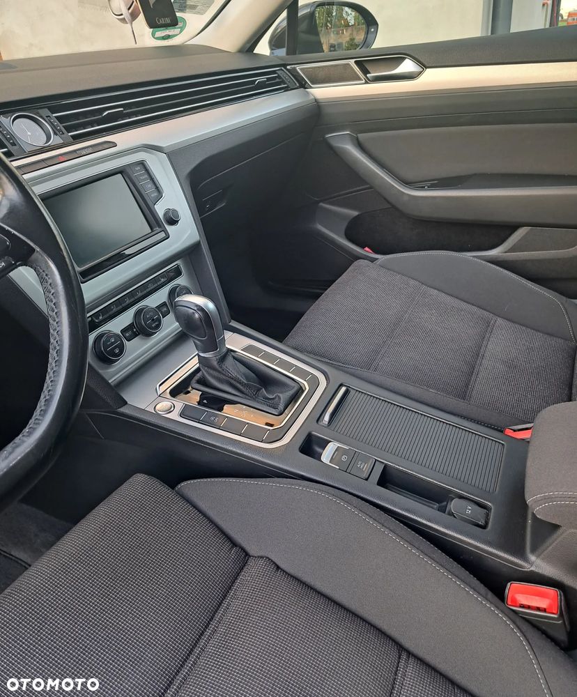 Volkswagen Passat 2.0 TDI (BlueMotion Technology) DSG Comfortline - 16