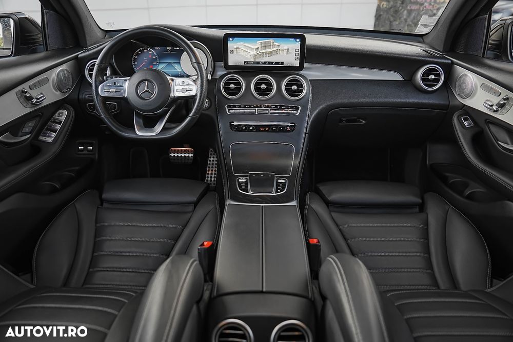 Mercedes-Benz GLC 300 e 4Matic 9G-TRONIC AMG Line - 25