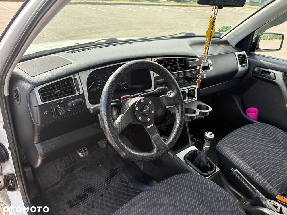 Volkswagen Vento 1.6 CL - 10