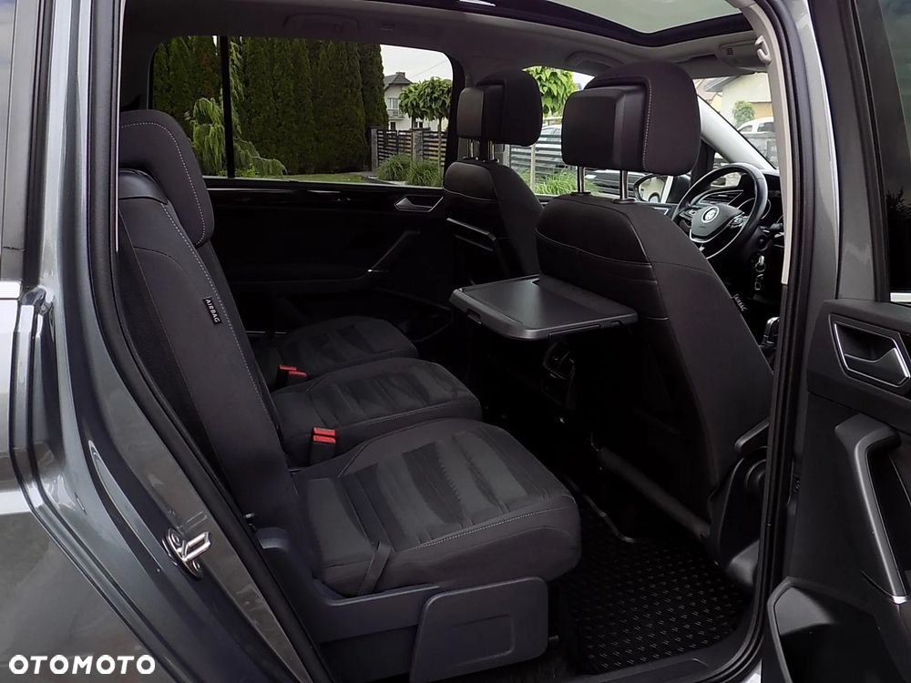 Volkswagen Touran - 34