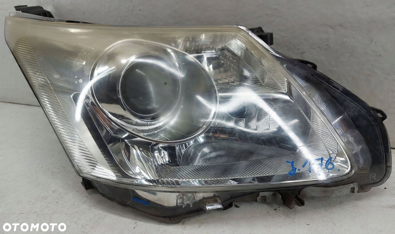 Toyota Avensis T27 prawa lampa przednia przód reflektor - 2
