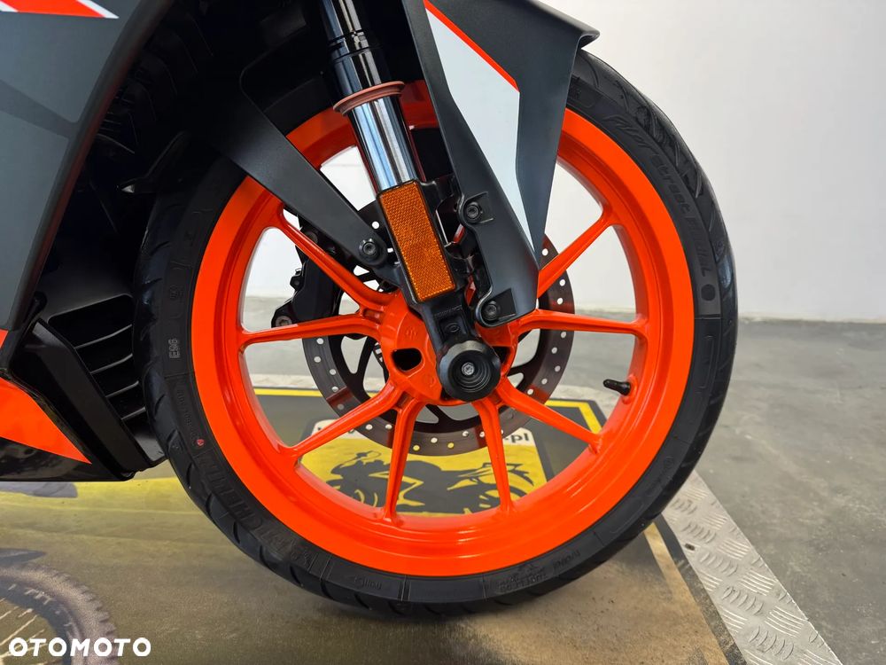 KTM RC 125 - 8