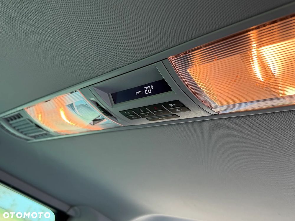 Volkswagen Caravelle 2.0 TDI L2 Highline - 12