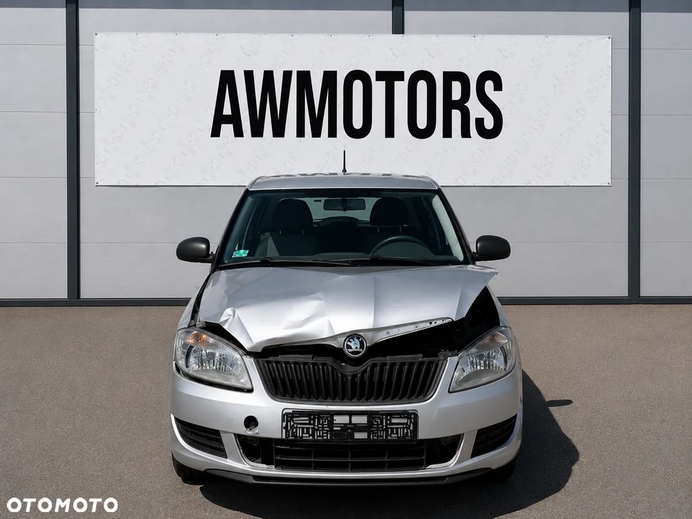 SKODA FABIA 2014 *SAMOCHÓD NA CZĘŚCI* 5458 8E / A7W MASKA, LAMPA, DRZWI, LUSTERKO, ZDERZAK, GRILL, BŁOTNIK, KLAPA, BELKA, DESKA, FOTELE, KANAPA, ĆWIARTKA KIEROWNICA, TARCZE, ZACISKI, ZAWIESZENIE, KOMPLETNY PRZÓD, KOMPLETNY TYŁ, LICZNIK, ZEGARY, PRAWE LEWE PRZÓD TYŁ