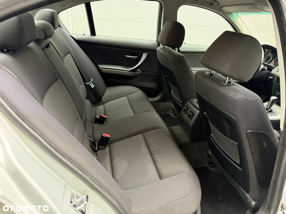 BMW Seria 3 320i - 14