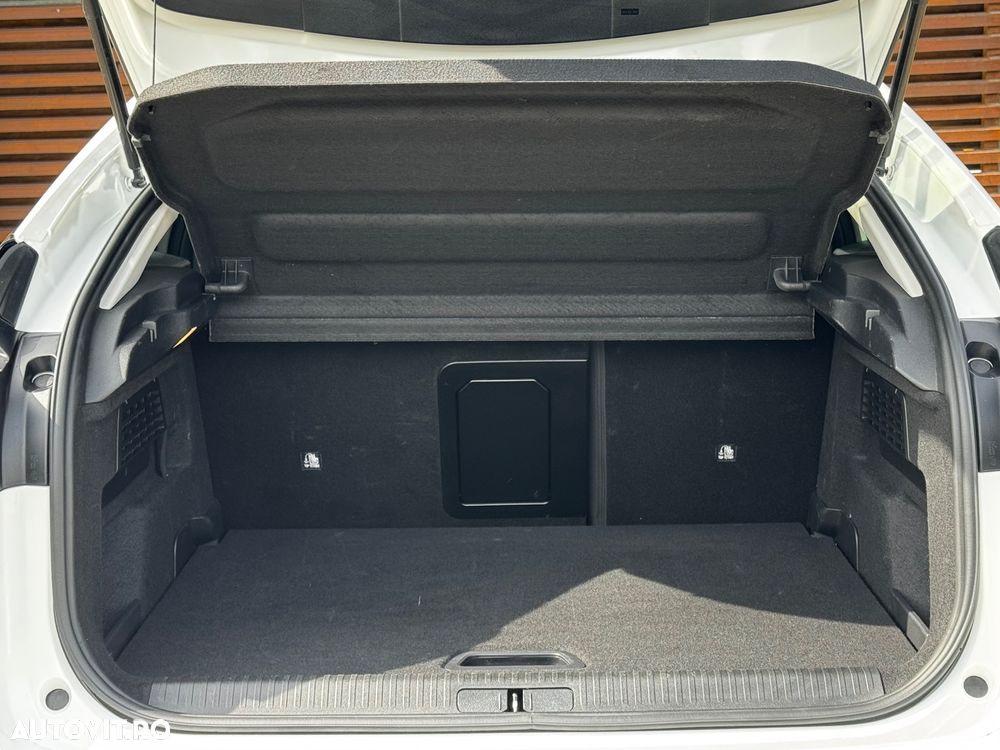 Citroën C4 PureTech 130 Stop&Start EAT8 SHINE - 23