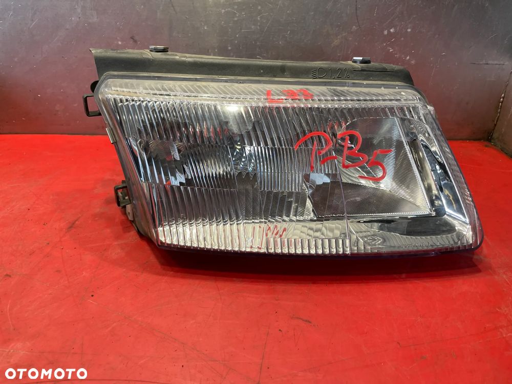 VW PASSAT B5 LAMPA PRAWA PRZÓD PRZEDNIA - 2