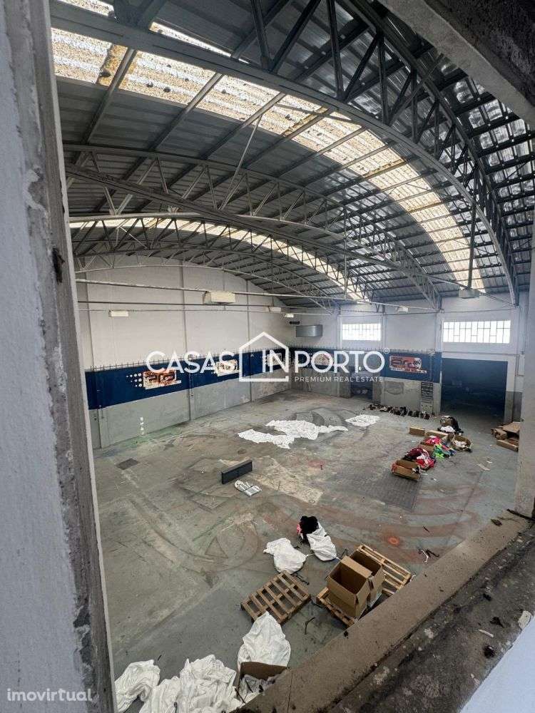 Armazém em plena zona industrial do Porto - Grande imagem: 2/18