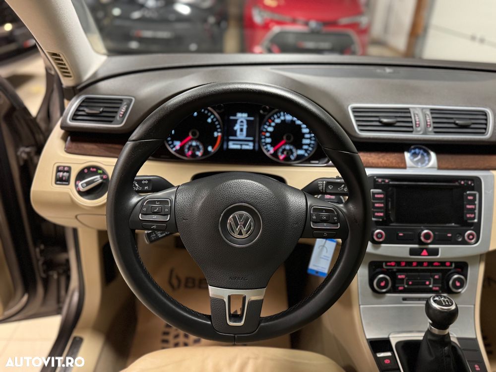 Volkswagen Passat 2.0 TDI Highline - 26