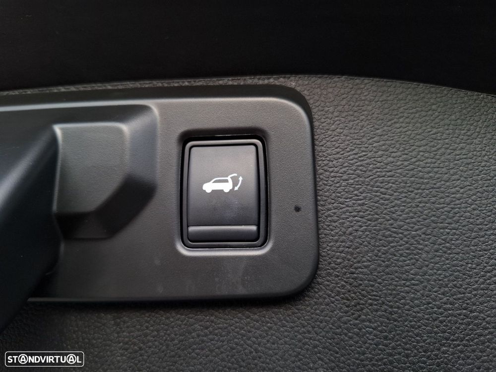 Renault Austral 1.2 E-Tech Iconic Espirit - 26