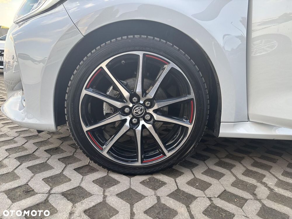 Toyota Yaris Hybrid 1.5 GR Sport - 23
