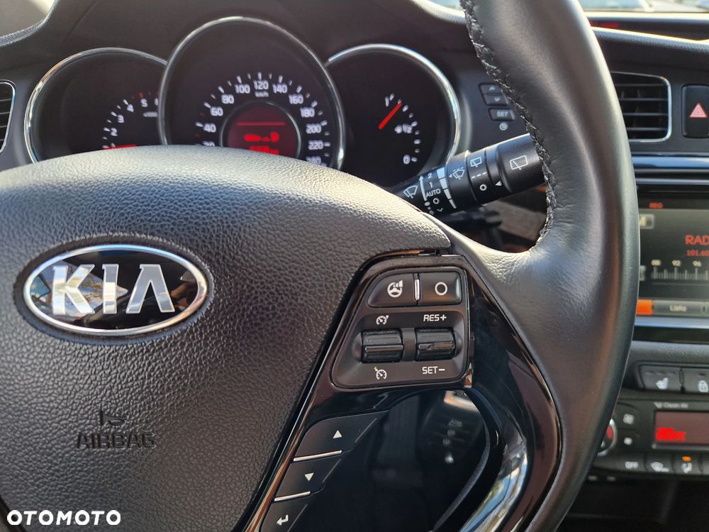 Kia Ceed 1.6 CRDi 128 Dream Team Edition - 37