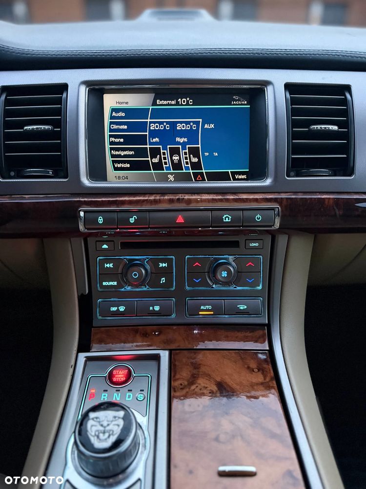 Jaguar XF 2.7 V6 D Premium Luxury - 8
