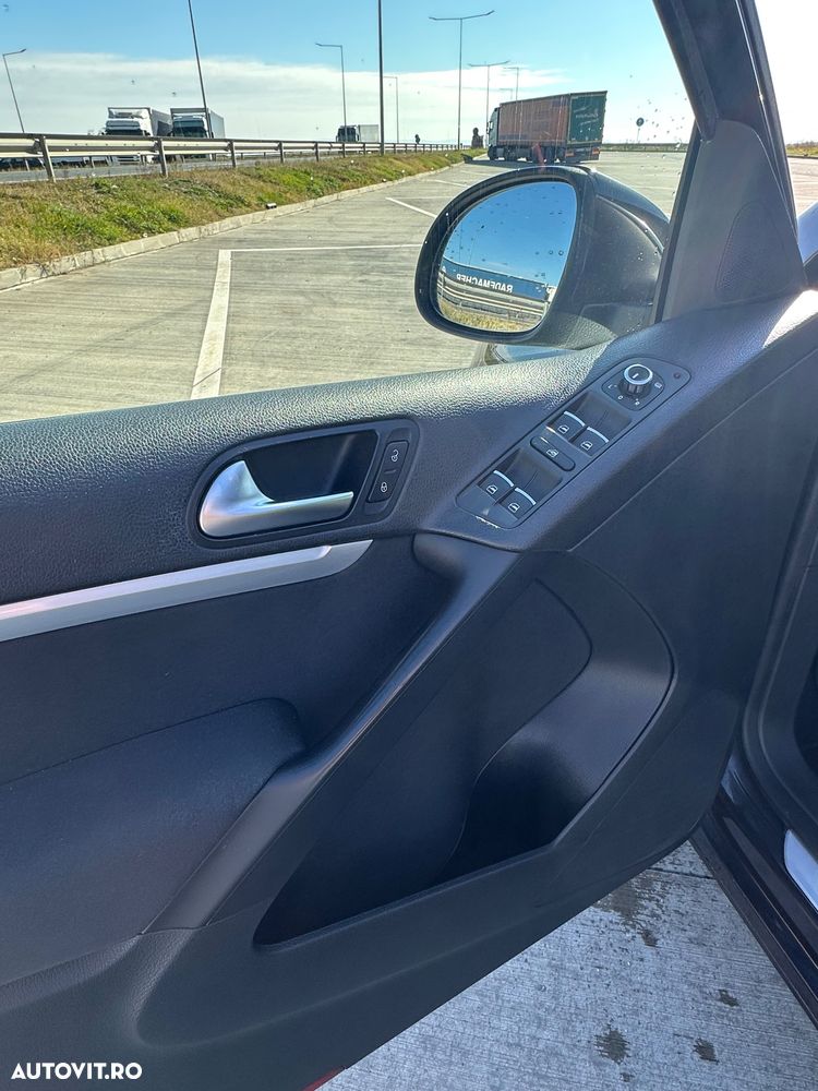 Volkswagen Tiguan 2.0 TDI DPF 4Motion BlueMotion Technology DSG Lounge Sport & Style - 11