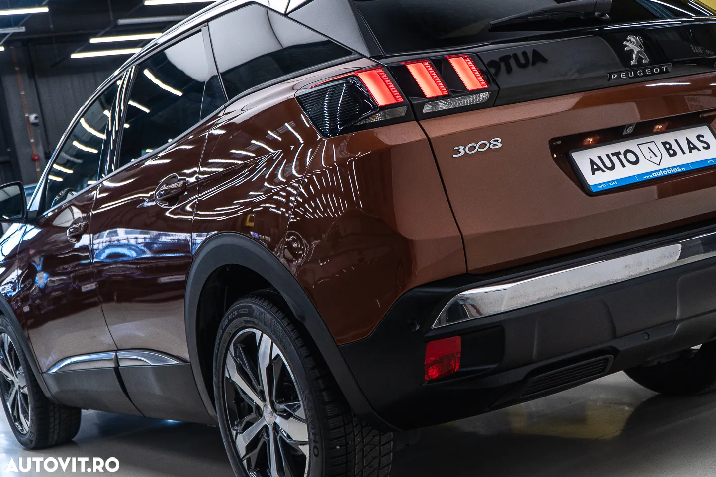 Peugeot 3008 1.2 PureTech Turbo S&S EAT6 Allure - 31