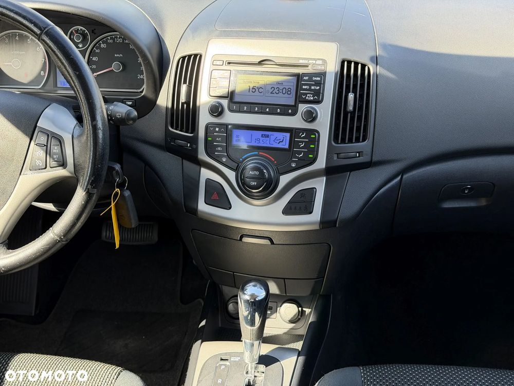 Hyundai i30 1.6 Comfort EU5 - 11