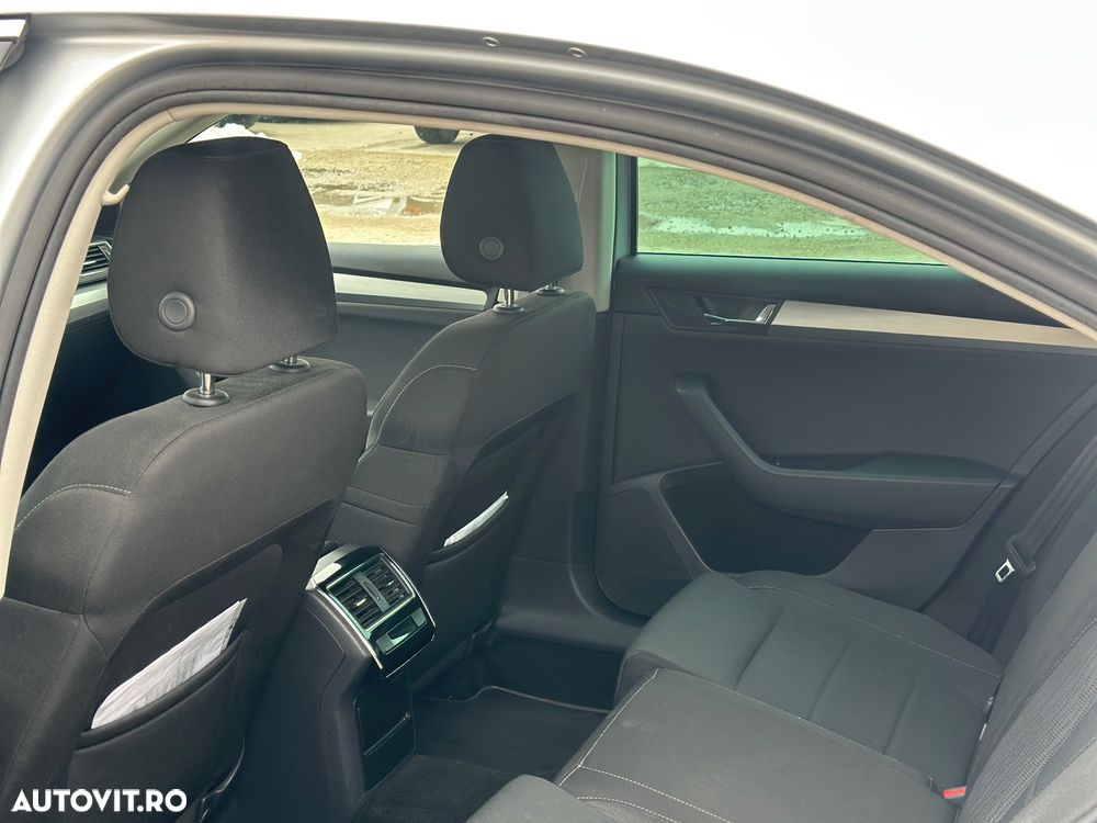 Skoda Superb 2.0 TDI DSG Style - 9