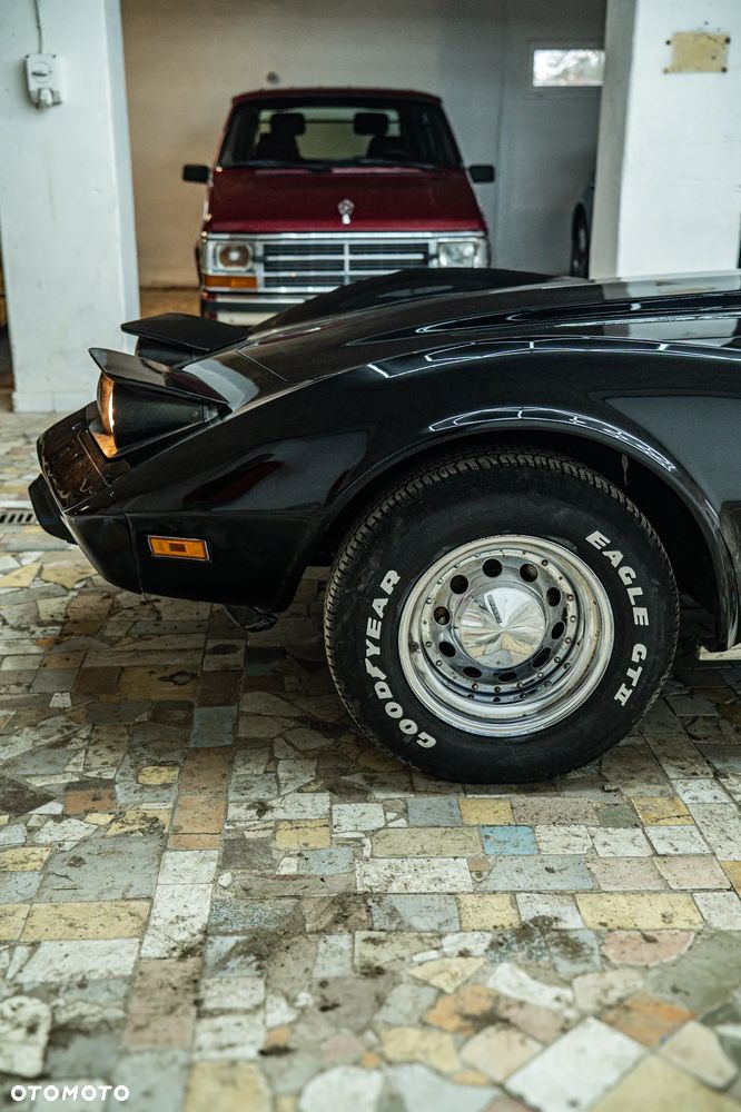 Chevrolet Corvette - 21