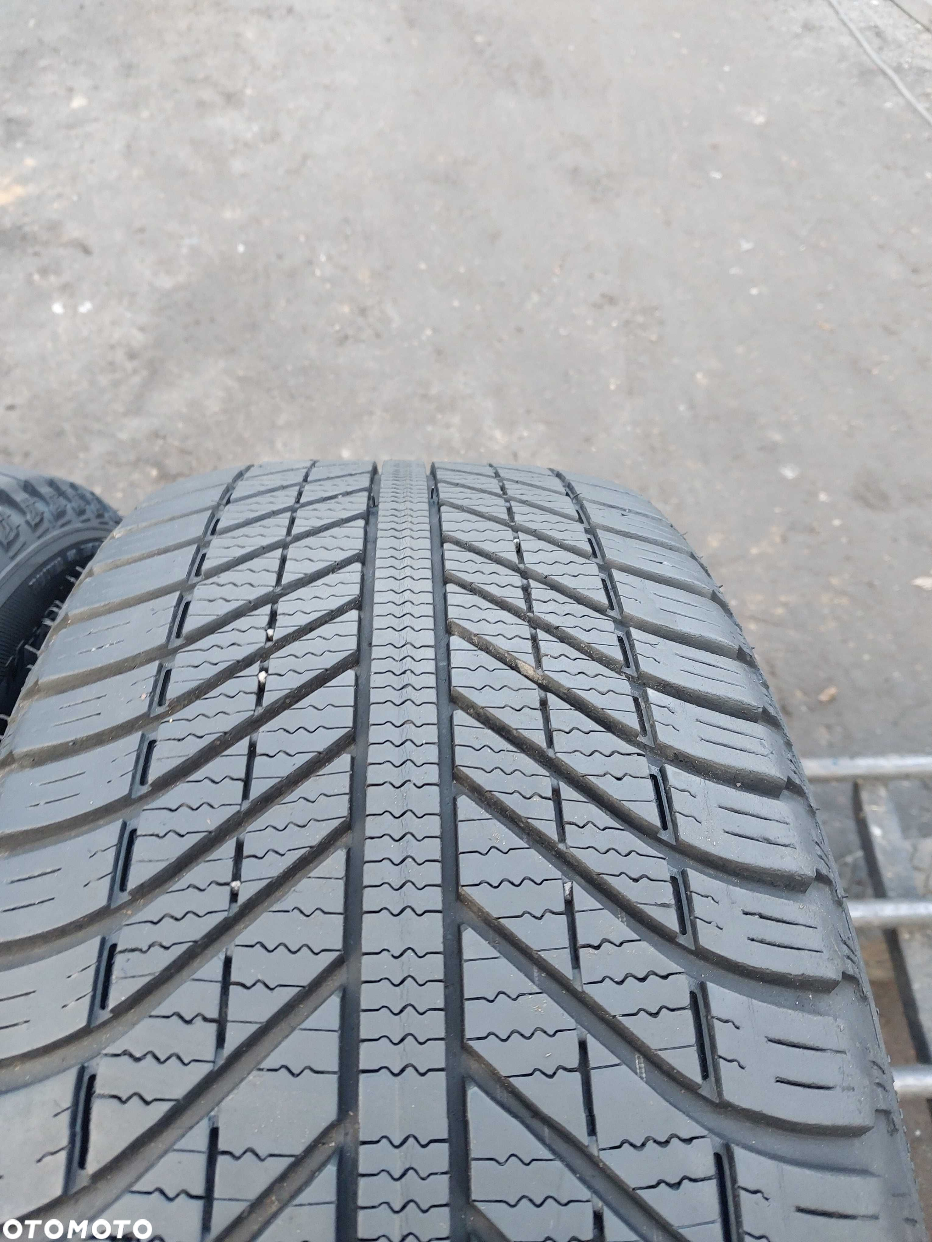 Opony caloroczne 235.55.17 Goodyear 7mm - 2