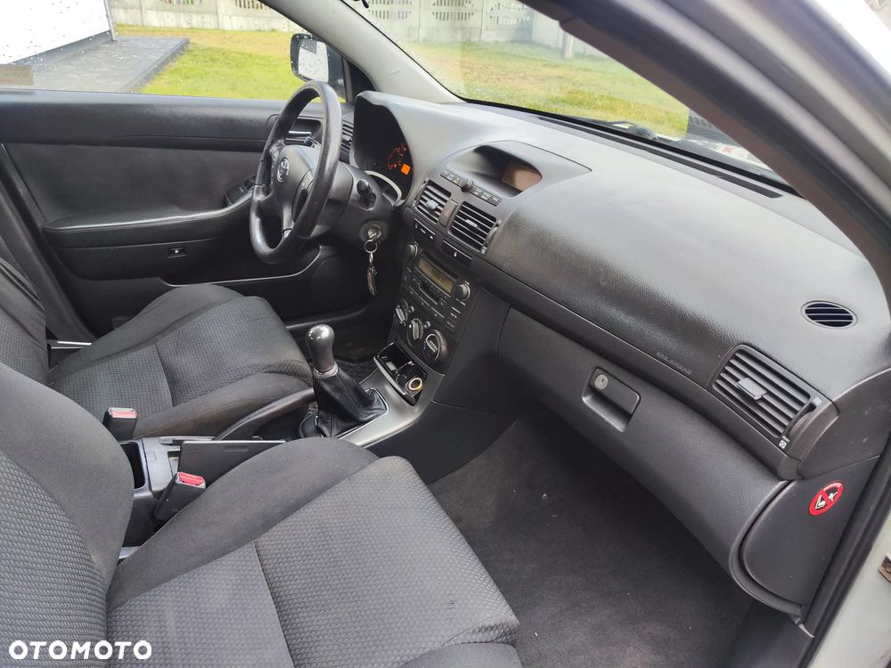 Toyota Avensis 2.0 D-4D Luna - 4