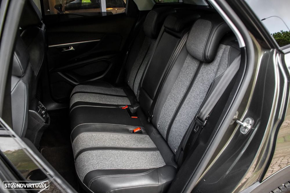 Peugeot 3008 1.2 PureTech Allure Pack EAT8 - 29