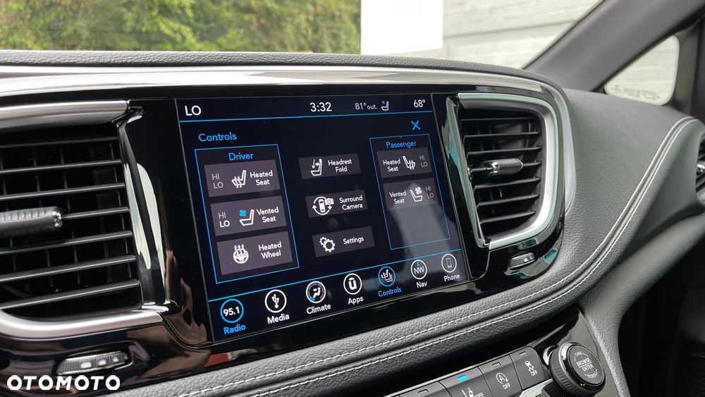 Chrysler Pacifica - 16