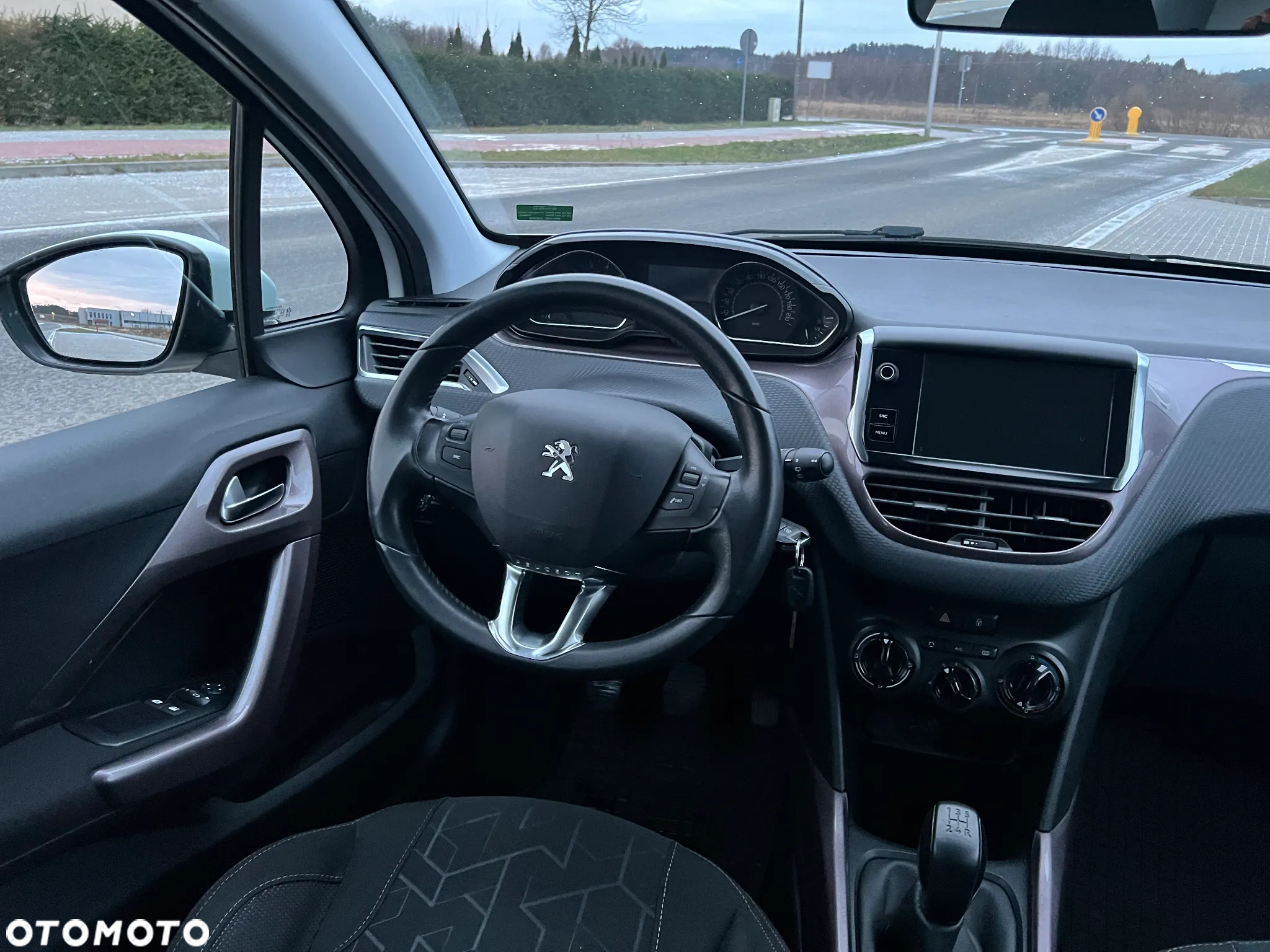 Peugeot 2008 1.2 Pure Tech Allure S&S - 14