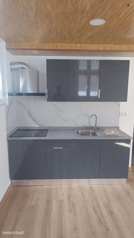 Quarto - localizado em Aveiro - Grande imagem: 4/9