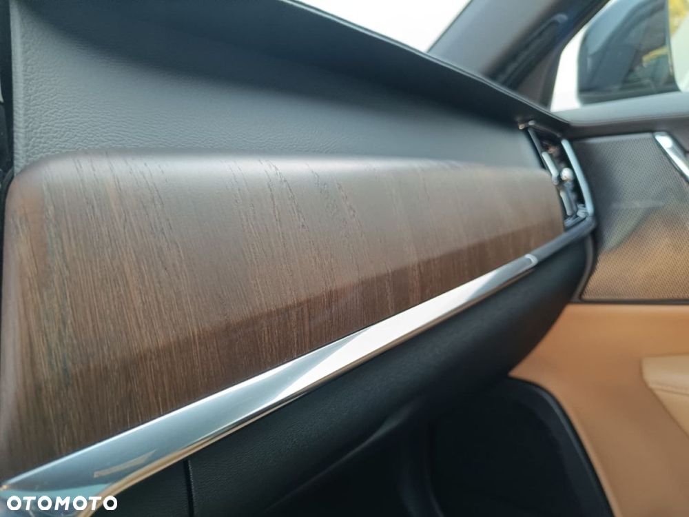 Volvo V90 Cross Country - 32