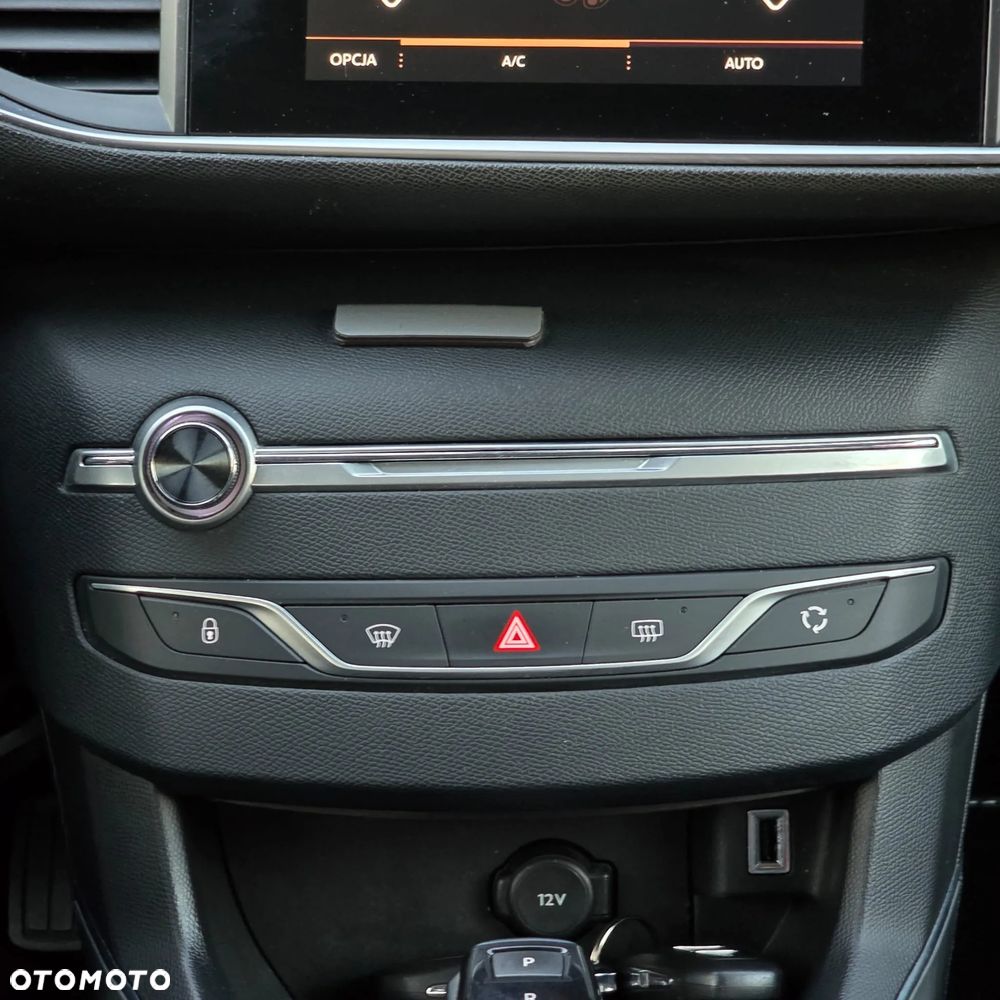 Peugeot 308 PureTech 130 GPF EAT8 Stop & Start Active Business-Paket - 28