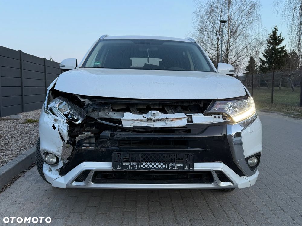Mitsubishi Outlander Intense + - 23
