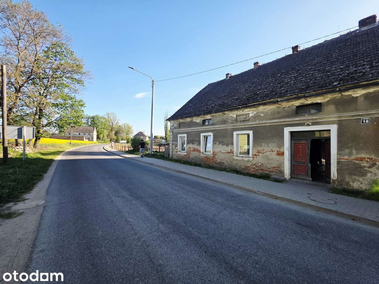 Sprzedam mieszkanie do remontu z ogródkiem piwnicą komórką i strychem