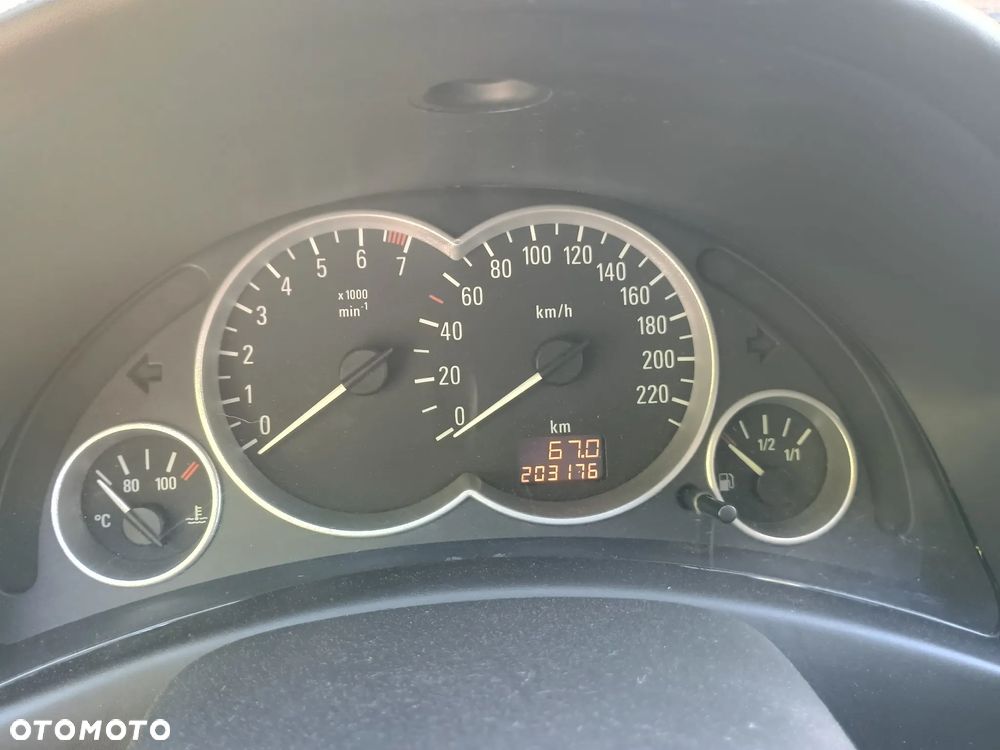Opel Corsa 1.2 16V - 11