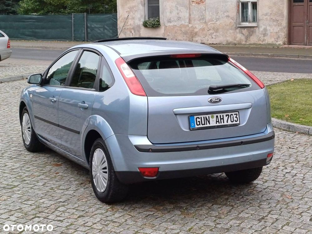 Ford Focus Ghia - 4