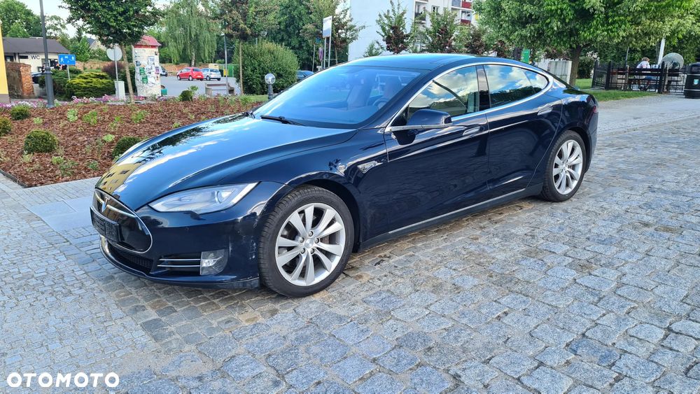 Tesla Model S - 14