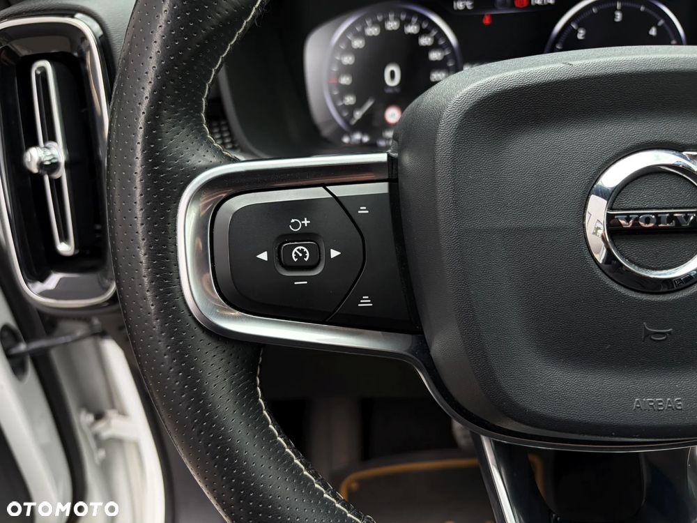 Volvo XC 40 D4 SCR AWD R-Design - 24