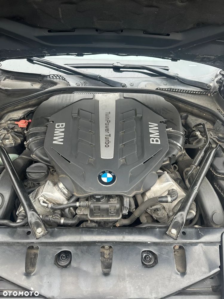 BMW Seria 5 550i - 21