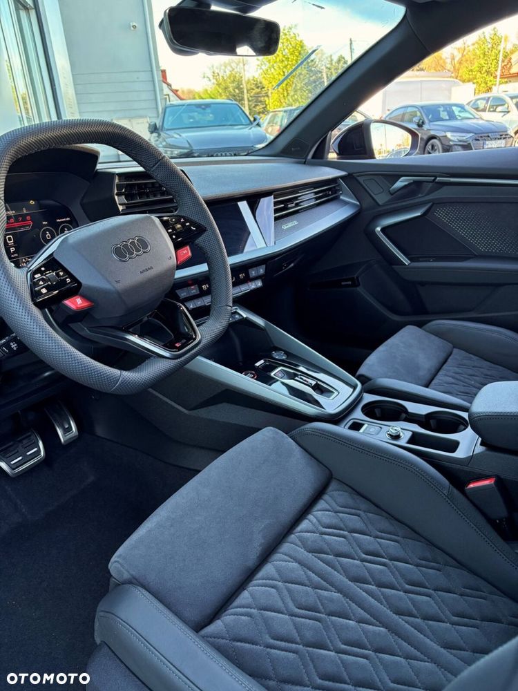 Audi RS3 Limousine - 12