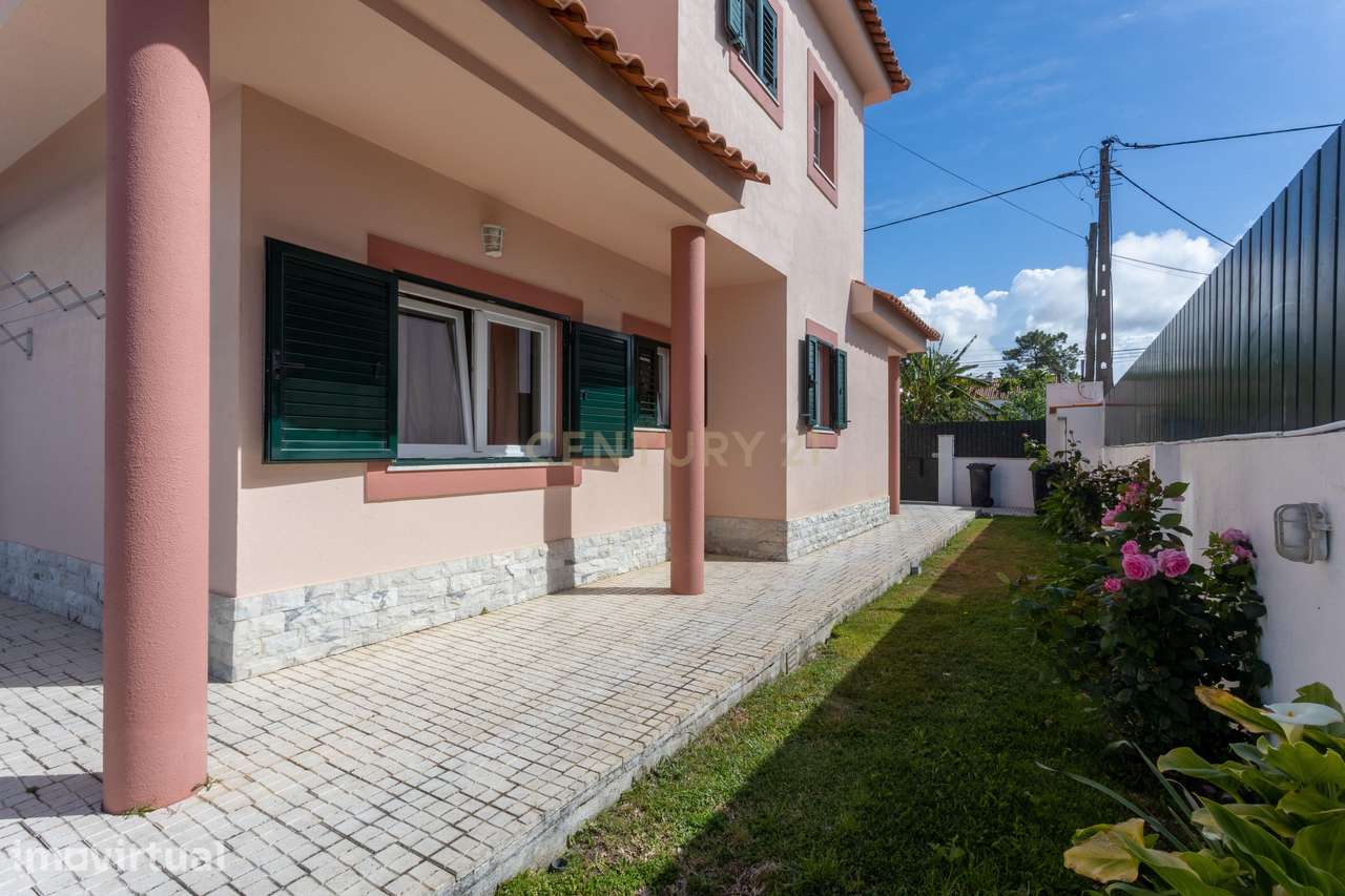 Moradia T5 com Piscina em Localização Central e Tranquila na Aroeira - Grande imagem: 5/35