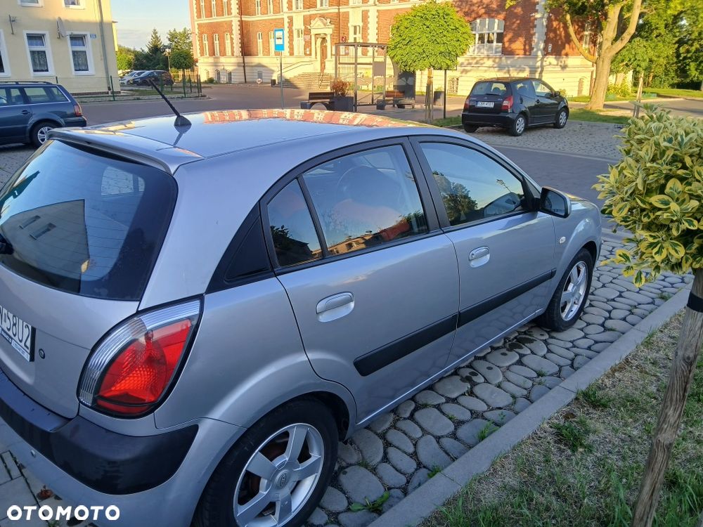 Kia Rio - 7