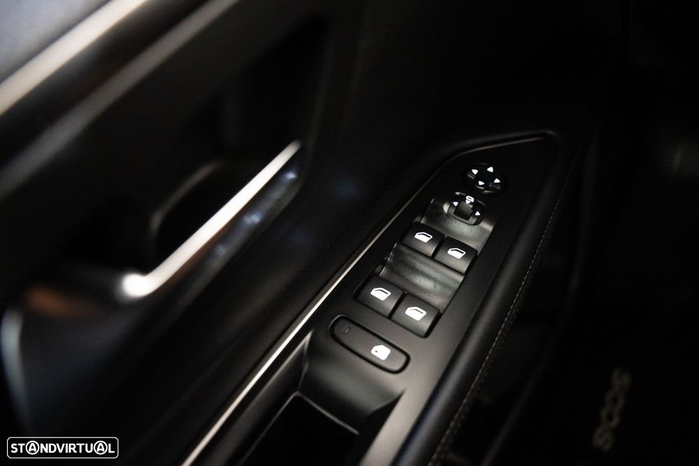 Peugeot 5008 1.2 PureTech Allure EAT8 - 29