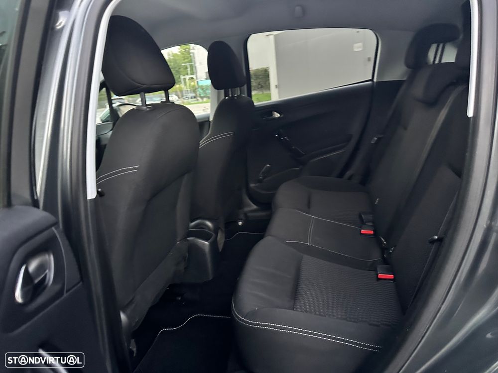 Peugeot 208 1.6 BlueHDi Style - 36