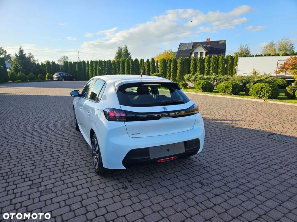 Peugeot 208 - 5