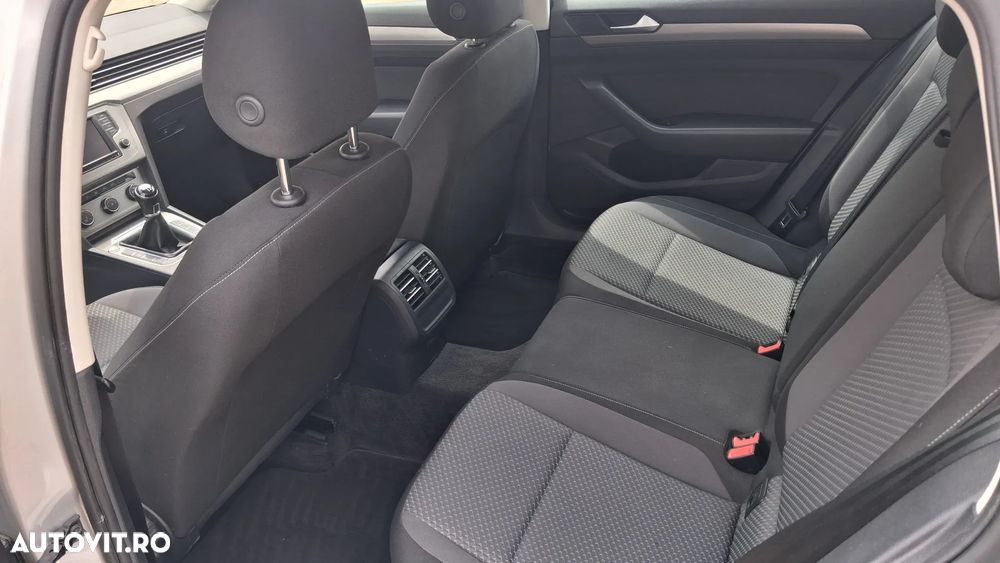 Volkswagen Passat 1.6 TDI (BlueMotion Technology) Comfortline - 11