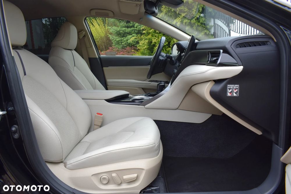 Toyota Camry 2.5 Hybrid Executive CVT - 9