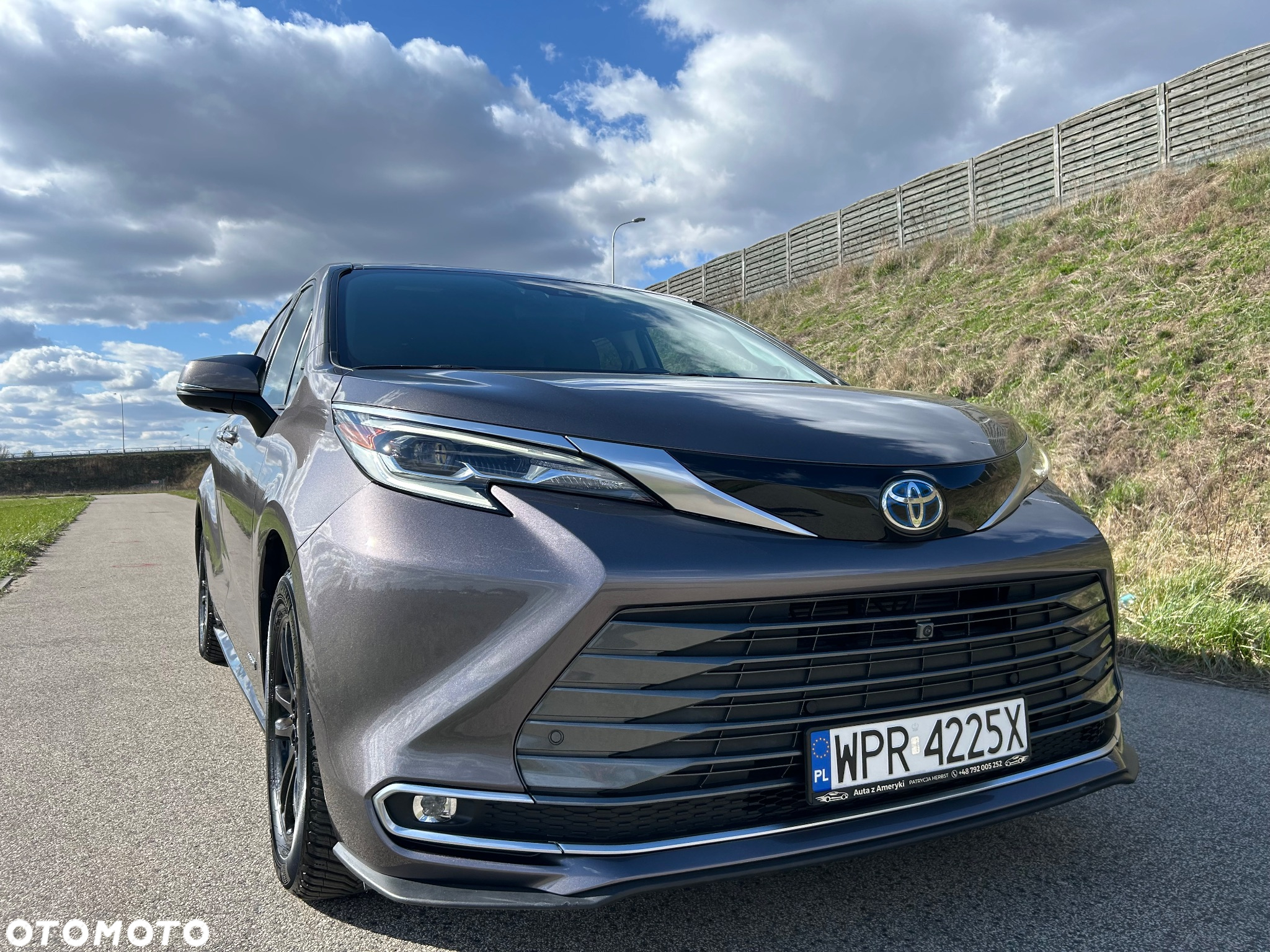 Toyota Sienna - 6