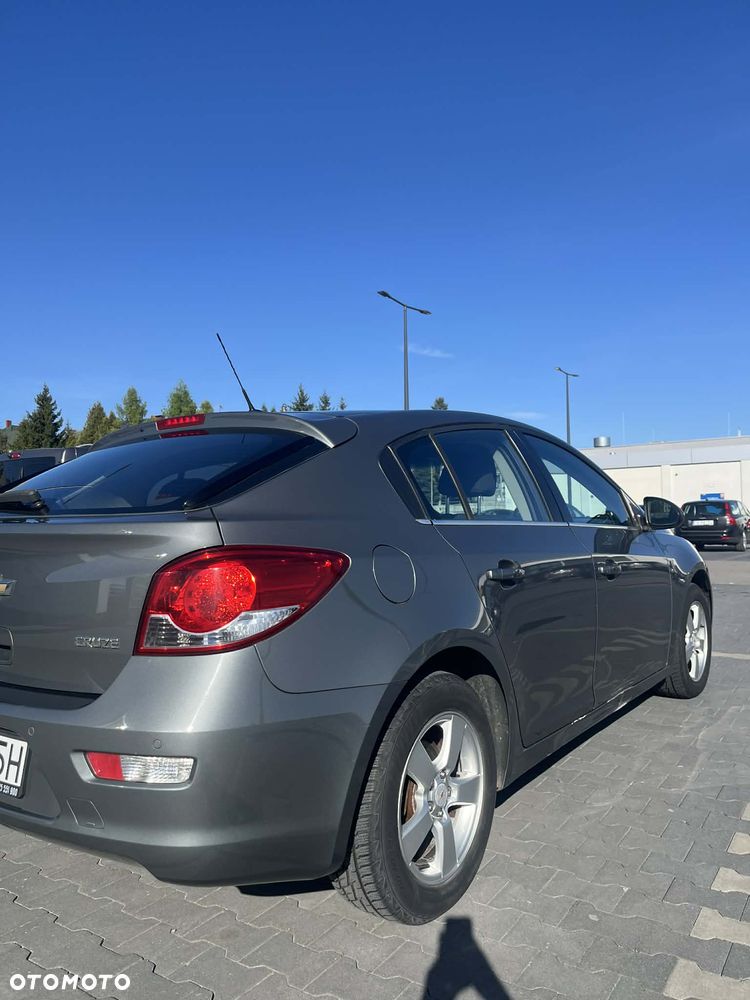 Chevrolet Cruze 1.6 LT - 12