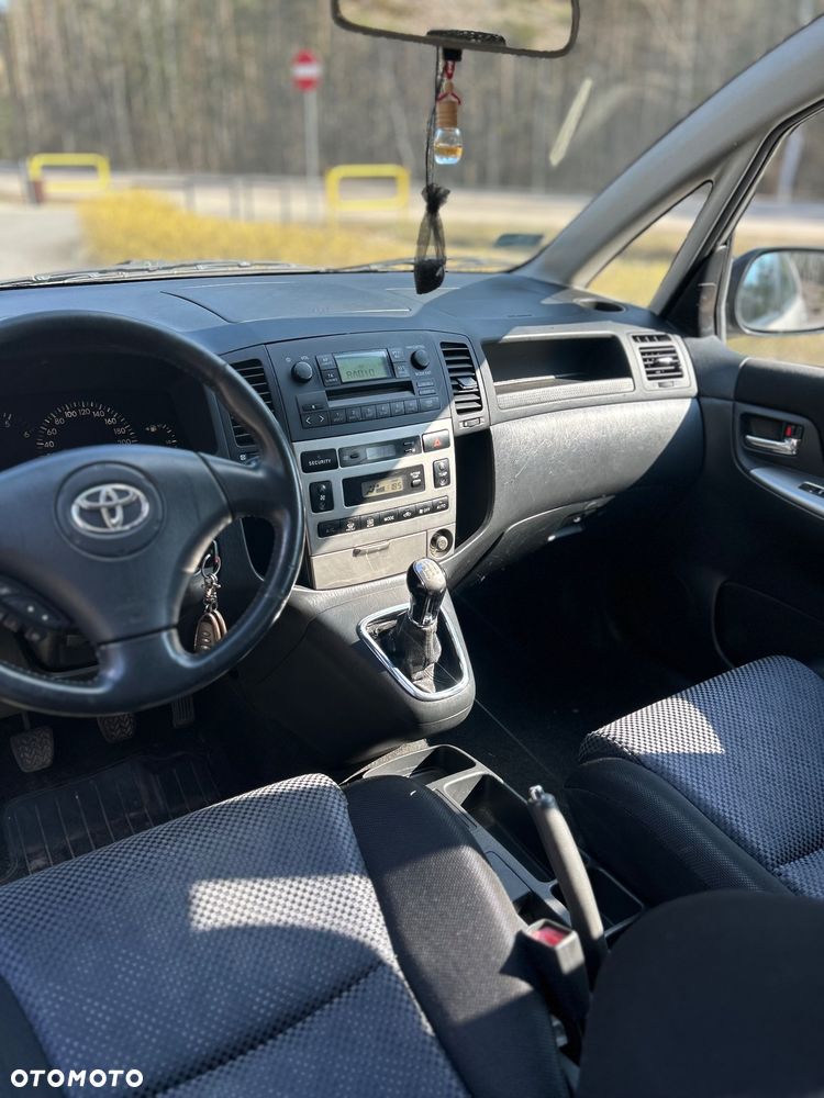 Toyota Corolla Verso 2.0 D-4D - 11