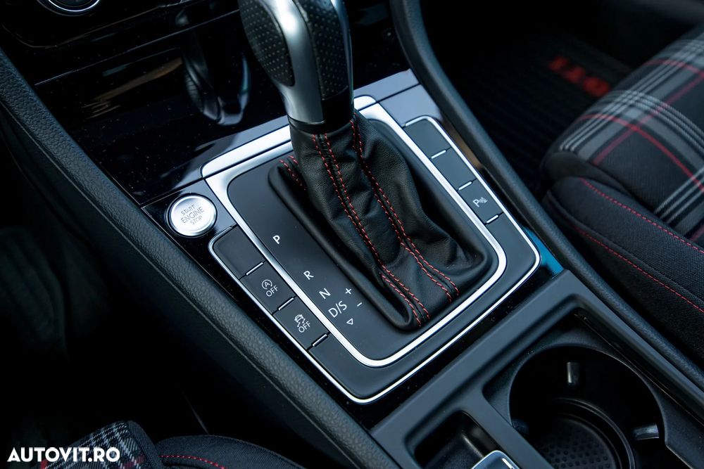 Volkswagen Golf 2.0 TSI DSG GTI - 26
